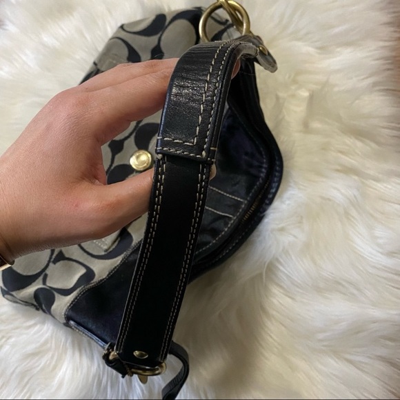 Coach signature shoulder bag. Canvas with leather trim. - Picture 6 of 8